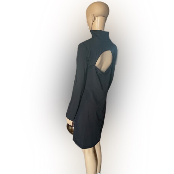 Black Mini with Long Sleeves and Sexy Back Women’s XL - Picture 7 of 10